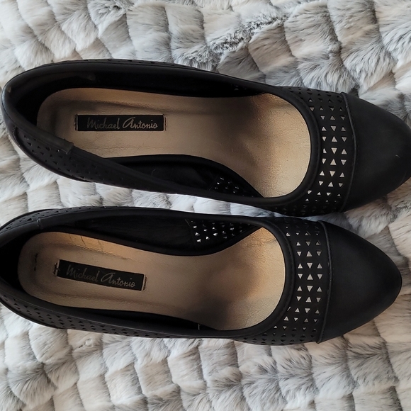 Black Heeled Shoes Michael Antonio Size 6 - Picture 5 of 7